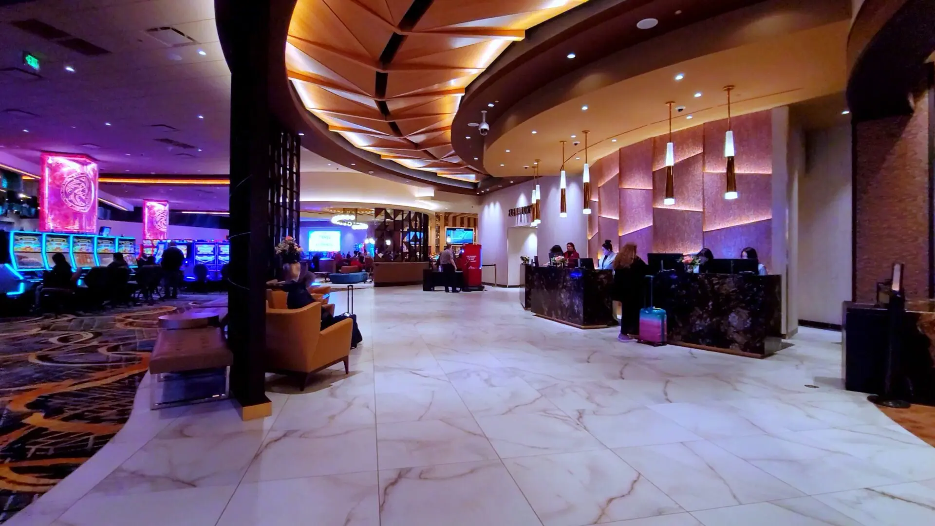 Muckleshoot Casino Resort Hotel Review – 3 Room Tours, New Pool & Dining  Guide