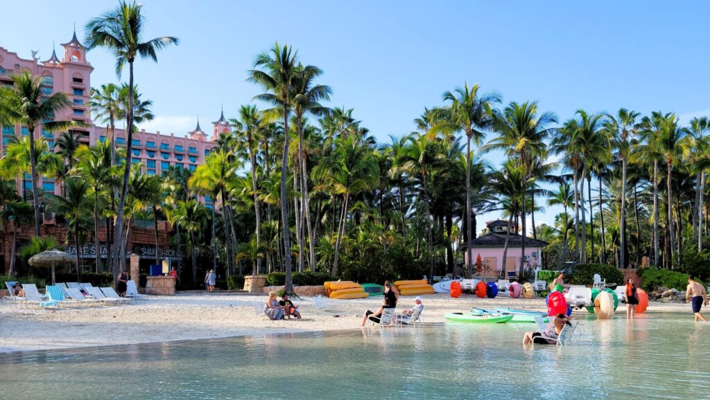 Paradise Lagoon Beach North and South - South Beach The Royal Hotel Beach - Atlantis Bahamas Beaches Ultimate Guide