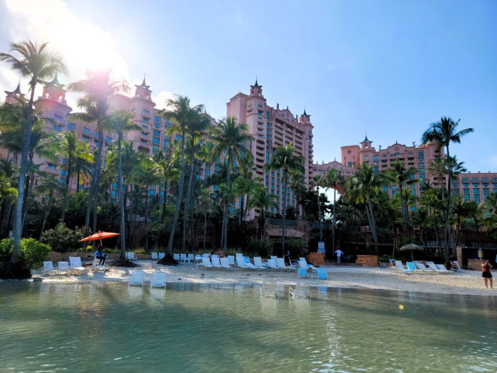 Paradise Lagoon Beach North and South - South Beach The Royal Hotel - Atlantis Bahamas Beaches Ultimate Guide