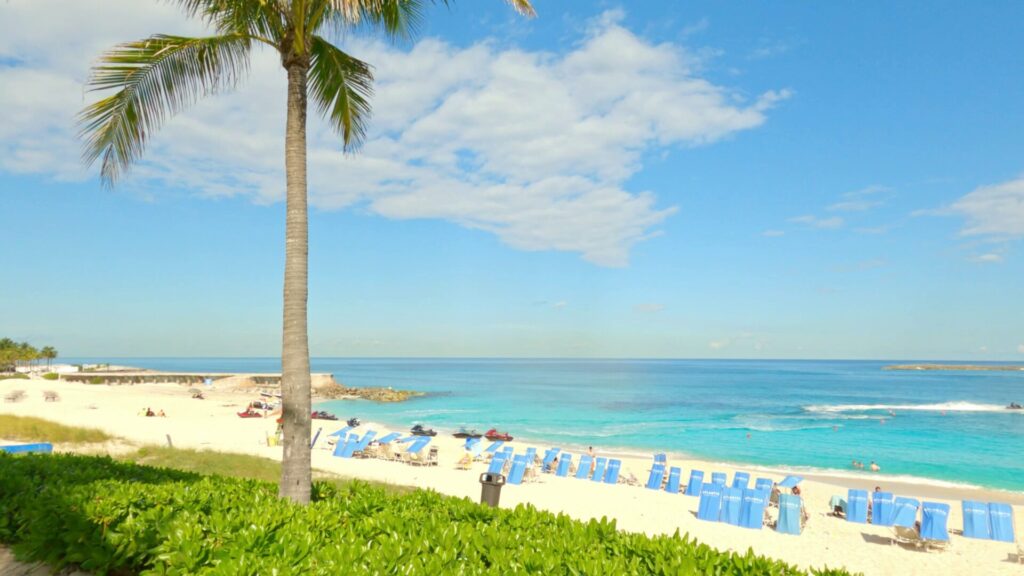 Atlantis Bahamas Beach Guide - Atlantis Beach Facing West