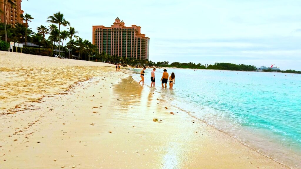 Paradise Beach South The Reef Hotel - Atlantis Bahamas Beaches Ultimate Guide