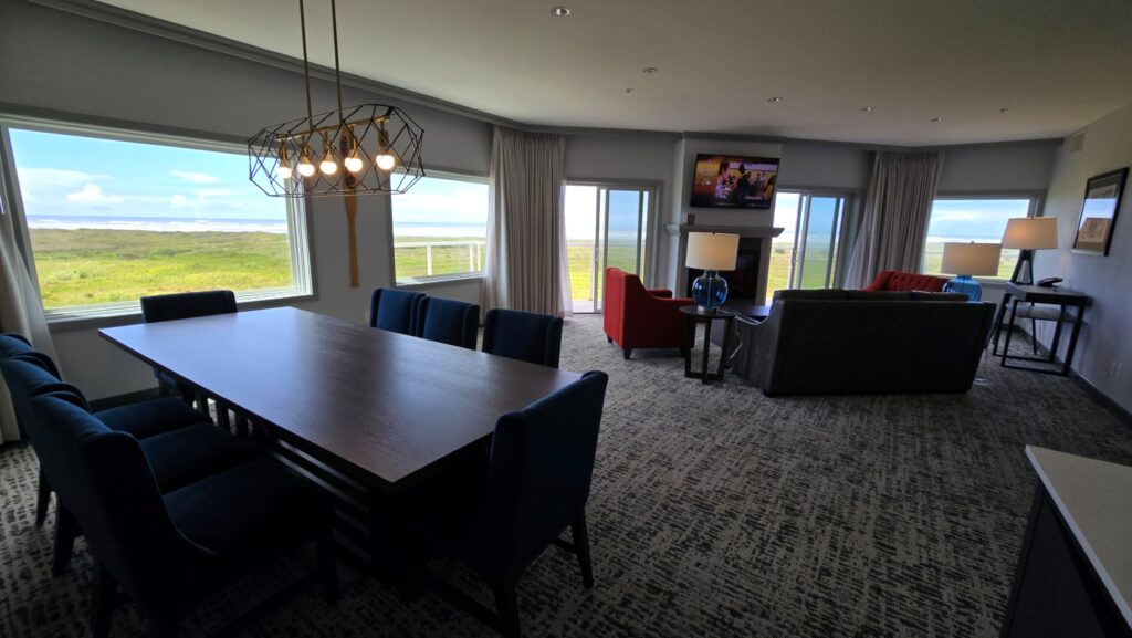 Quinault Beach Resort & Casino Thunderbird Suite