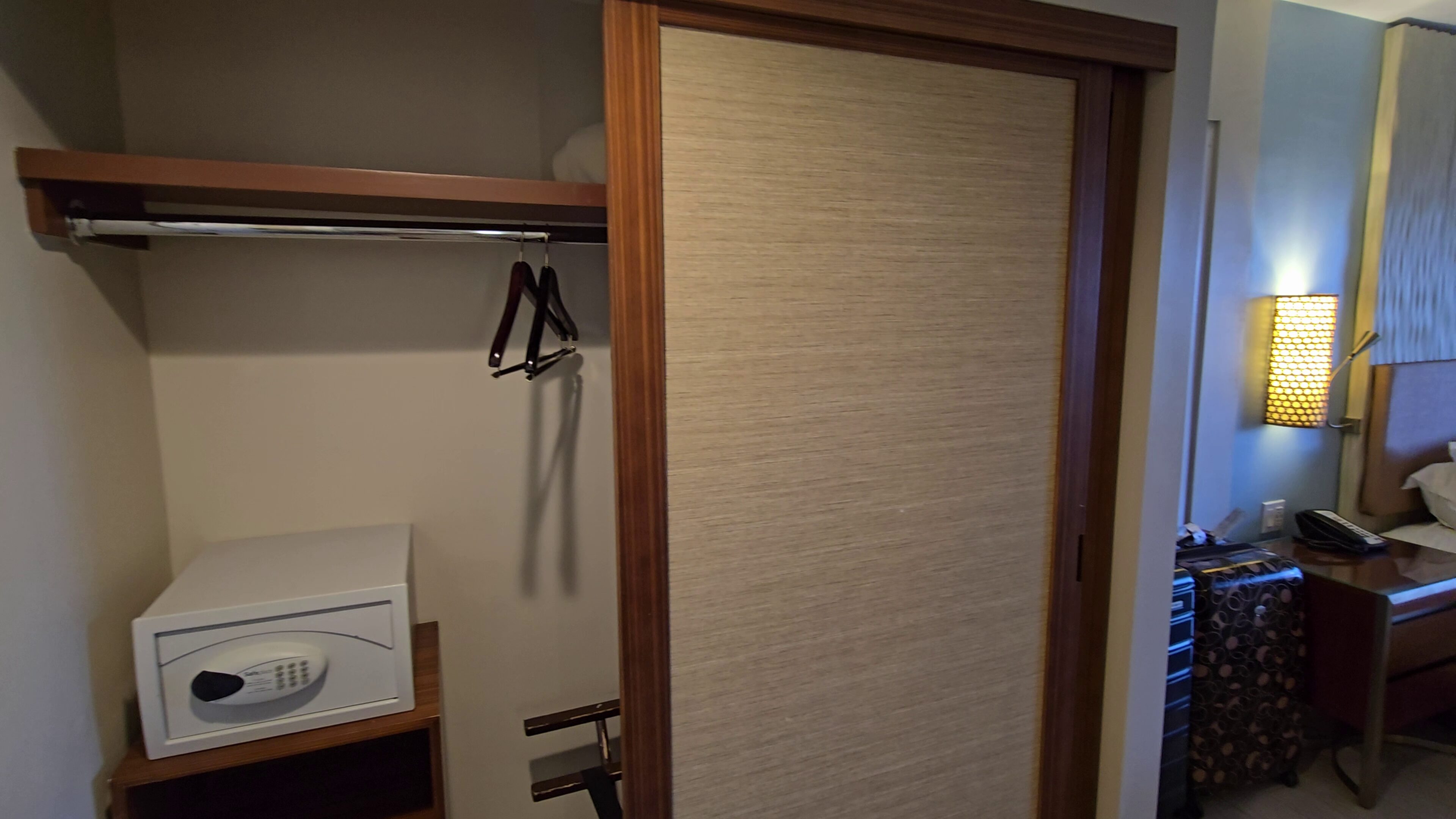 King Terrace Room Closet Ultimate Coral Hotel Atlantis Bahamas Guide » King Terrace Room Closet Ultimate Coral Hotel Atlantis Bahamas Guide