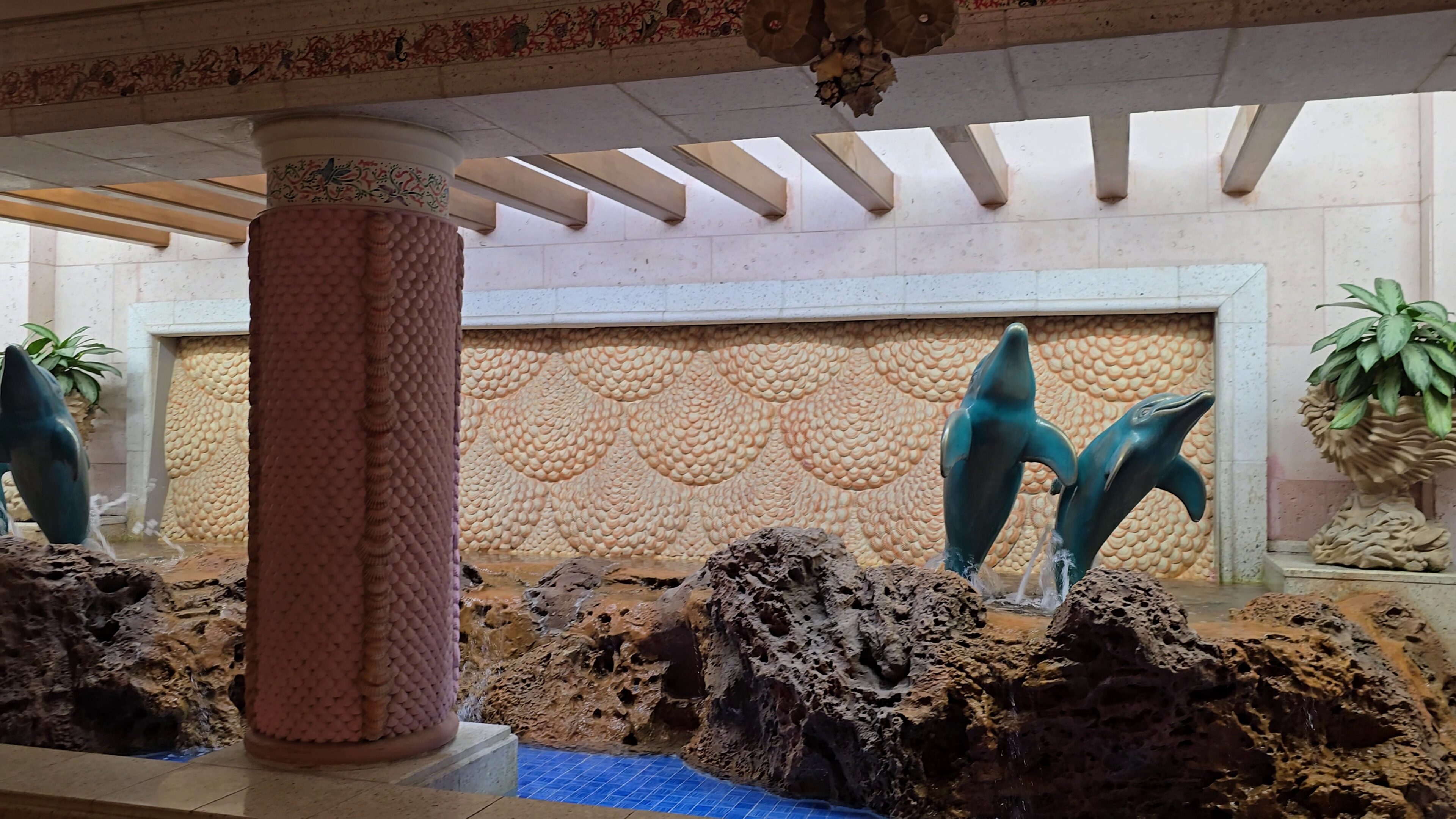 Lobby Dolphin Fountains Ultimate Coral Hotel Atlantis Bahamas Guide » Lobby Dolphin Fountains Ultimate Coral Hotel Atlantis Bahamas Guide