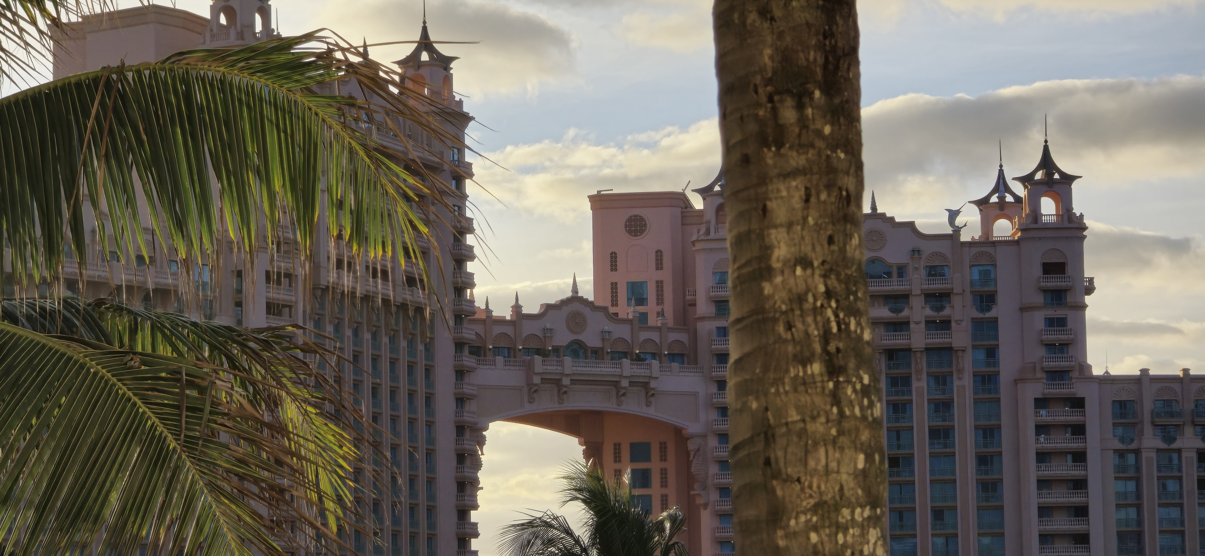 Terrace King Room Balcony View of the Magestic Royal Ultimate Coral Hotel Atlantis Bahamas Guide »