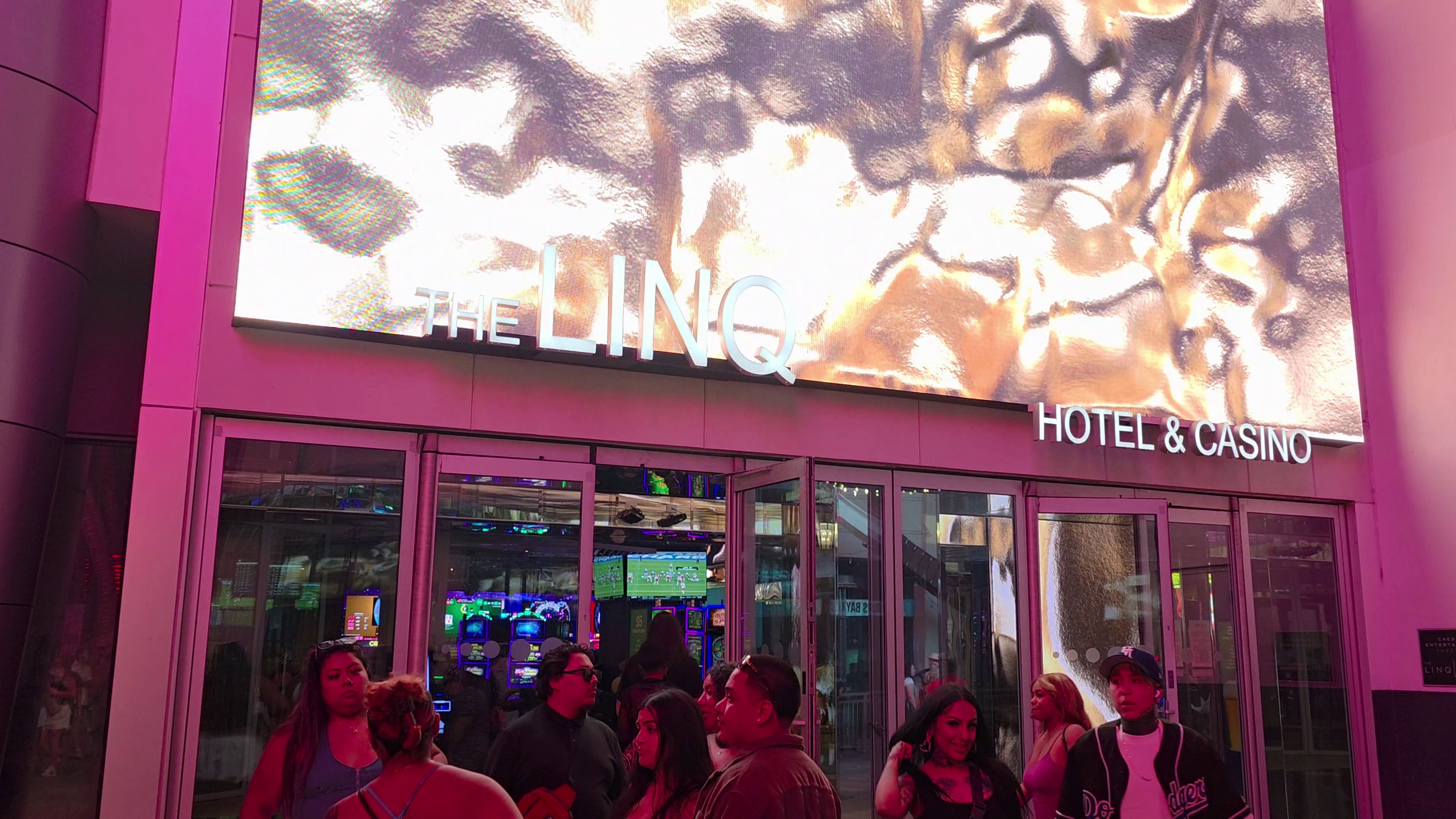 Caesars $300 2 Night & $400 3 Night “Stay & Dine” Deals — Ends Dec 29 3